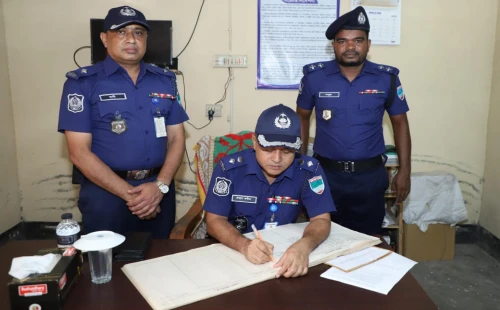 আসমানখালী পুলিশ ক্যাম্প পরিদর্শনকালে চুয়াডাঙ্গার পুলিশ সুপার
