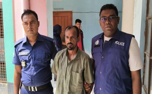 গাংনীর শীর্ষ সন্ত্রাসী পিচ্চি হোসেন অবশেষে পুলিশের জালে