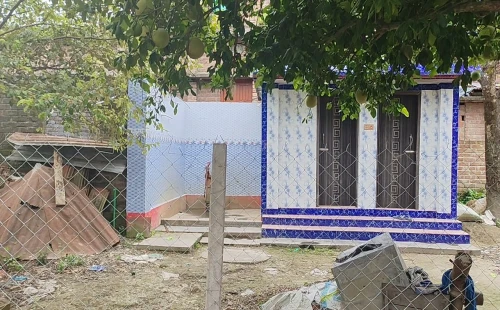 দামুড়হুদার গোবিন্দহুদায় জোরপূর্বক বসত ভিটা বাড়ির উঠান তারকাটা দিয়ে ঘিরে নেওয়ার অভিযোগ