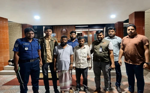 শিক্ষিকাকে ডাব খাইয়ে সোনার গহনা লুট