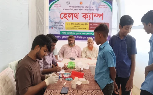 চুয়াডাঙ্গা সরকারি টেকনিক্যাল স্কুল অ্যান্ড কলেজে শিক্ষার্থীদের হেলথ ক্যাম্প