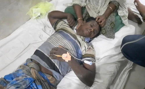 চাচাতো ভাইয়ের দায়ের কো পে পা বিচ্ছিন্ন কৃষকের