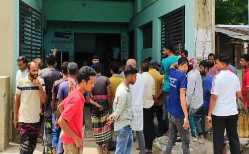 দর্শনায় সিঅ্যান্ডএফ ব্যবসায়ীর অফিসে হামলা, ভাঙচুর-লুটপাটের অভিযোগ