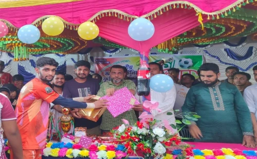 আন্দুলবাড়ীয়ায় ৮ দলীয় ফুটবল টুর্নামেন্টের ফাইনাল