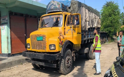 আলমডাঙ্গায় ট্রাকভর্তি ৪৪০ বস্তা টিএসপি সার আটক
