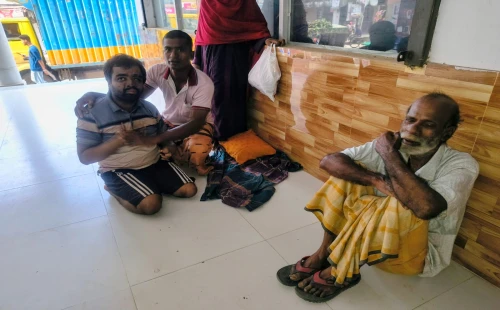 আলমডাঙ্গার বৃদ্ধ আসাদুলের উপার্জনের একমাত্র অবলম্বন পাখিভ্যান চুরি