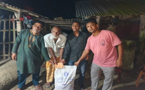 দৈনিক সময়ের সমীকরণে সংবাদ প্রকাশের পর প্রতিবন্ধী পরিবারের পাশে পিআইও অফিস