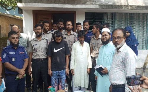 মেহেরপুরে মাদক ও গুলিসহ পিতা-পুত্র আটক