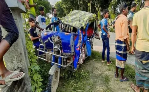 জীবননগর-দত্তনগর সড়কে বাস-ইজিবাইকের সংঘর্ষ