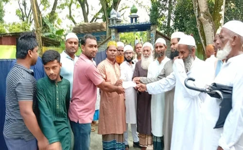 চুয়াডাঙ্গার নবীননগরে জামে মসজিদে আর্থিক সহায়তা