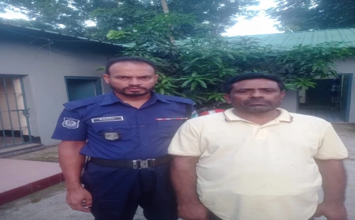 চুয়াডাঙ্গার মুর্তজাপুরে নাশকতা মামলায় পেশকার আলী গ্রেপ্তার