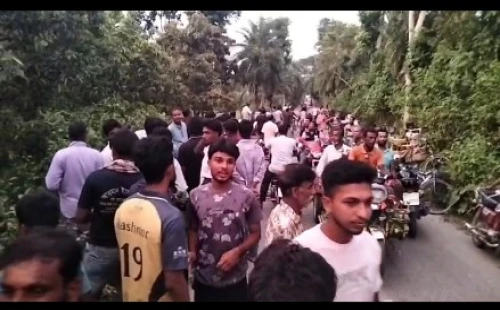 দামুড়হুদায় মোটরসাইকেল নিয়ন্ত্রণ হারিয়ে গাছের সঙ্গে ধাক্কা