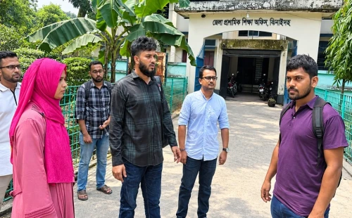 অন্যের বাড়ির থালাবাসন মেজে ছেলেকে পড়িয়েছিলেন মা