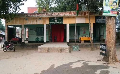 দর্শনা ইমিগ্রেশন চেকপোস্টে ২ ভারতীয় যাত্রীর পণ্য আটক