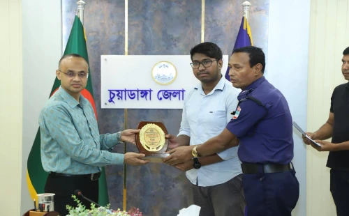 চুয়াডাঙ্গায় পুলিশ সদস্যদের কৃতি সন্তানদের সংবর্ধনা ও মেধাবৃত্তি প্রদান করলেন এসপি শাহরিয়ার