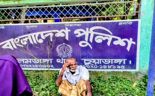 আলমডাঙ্গায় উপার্জনের শেষ সম্বল পাখিভ্যান চুরি