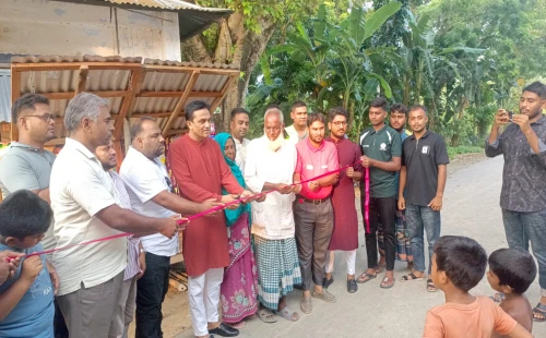 চুয়াডাঙ্গার সড়াবাড়ীয়ায় অসহায় বৃদ্ধ দম্পতির কর্মসংস্থানে