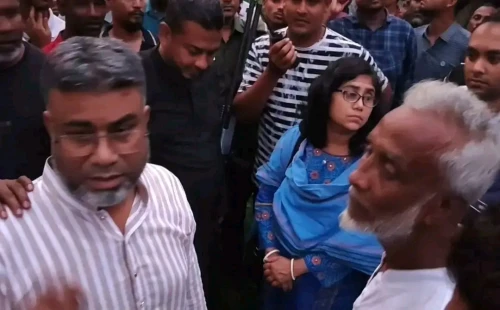 চুয়াডাঙ্গায় রোগীবাহী ভ্যান আটকে মারধরের অভিযোগ, প্রতিবাদে সড়ক অবরোধ