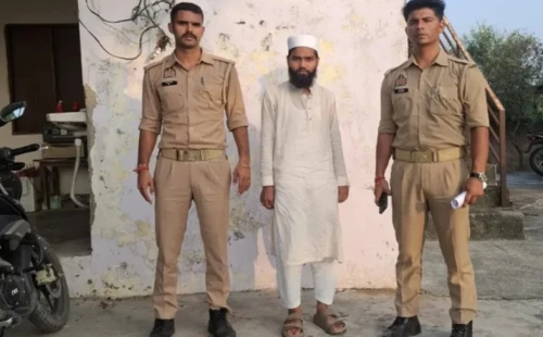 ভারতে উচ্চস্বরে আজান দেওয়ায় মুয়াজ্জিন গ্রেপ্তার, মসজিদের মাইক জব্দ