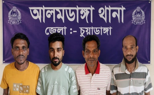 আলমডাঙ্গার বিভিন্ন স্থানে পুলিশের পৃথক অভিযান