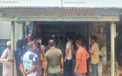 চুয়াডাঙ্গায় আ.লীগ নেতার ফার্মেসিতে ইয়াবা সদৃশ বস্তু উদ্ধার