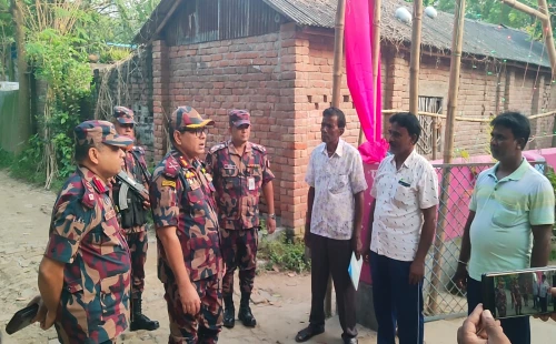 জীবননগরে পূজামণ্ডপ পরিদর্শনে ব্রিগেডিয়ার জেনারেল মাহমুদুল হাসান