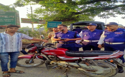 চুয়াডাঙ্গায় চেকপোস্ট বসিয়ে ট্রাফিক পুলিশের অভিযান