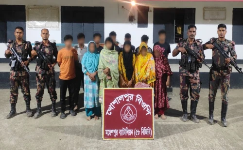 অবৈধ অনুপ্রবেশকালে ১২ জন আটক