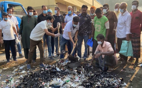 মেহেরপুর জেনারেল হাসপাতালে বিএনপির পরিচ্ছন্নতা অভিযান