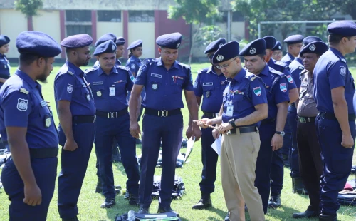 চুয়াডাঙ্গায় পুলিশের কিট পরিদর্শন প্যারেডে এসপি মেহেদী শাহরিয়ার