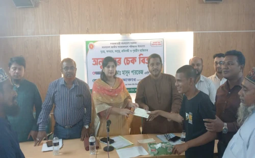 আলমডাঙ্গায় দুস্থ, অসহায়, অসুস্থ, প্রতিবন্ধী ও গৃহহীন