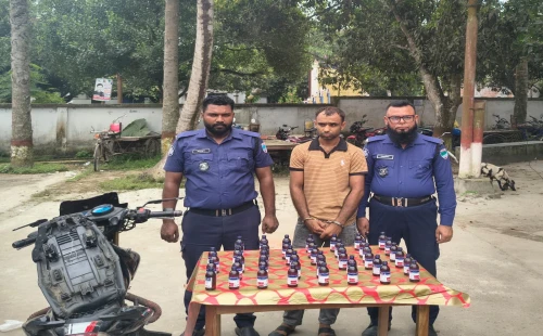 জীবননগরে ৪৬ বোতল উইন সিরিক্স সিরাপসহ আটক ১