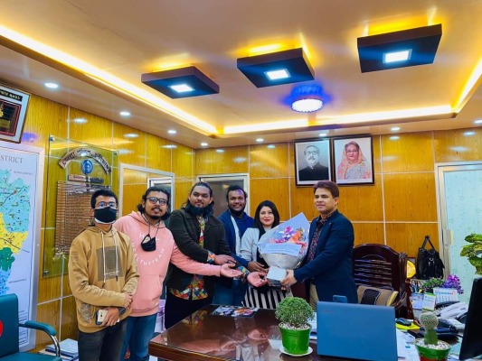 বিপিএম পদক পাওয়ায় ফুলেল শুভেচ্ছায় সিক্ত হলেন চুয়াডাঙ্গা পুলিশ সুপার