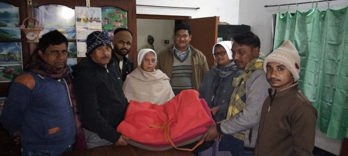 মুজিবনগরে জনপ্রশাসন প্রতিমন্ত্রীর পক্ষ থেকে কম্বল বিতরণ