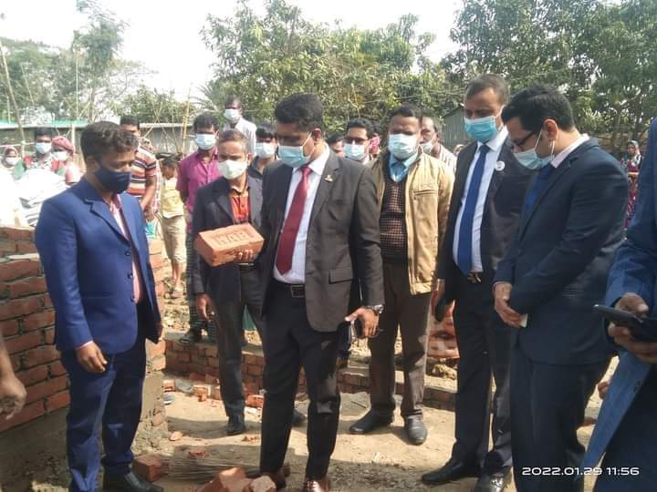হরিণাকুণ্ডুতে আশ্রয়ণ প্রকল্প পরিদর্শনে প্রধানমন্ত্রীর কার্যালয়ের পরিচালক এ কে এম ফজলুর রহমান