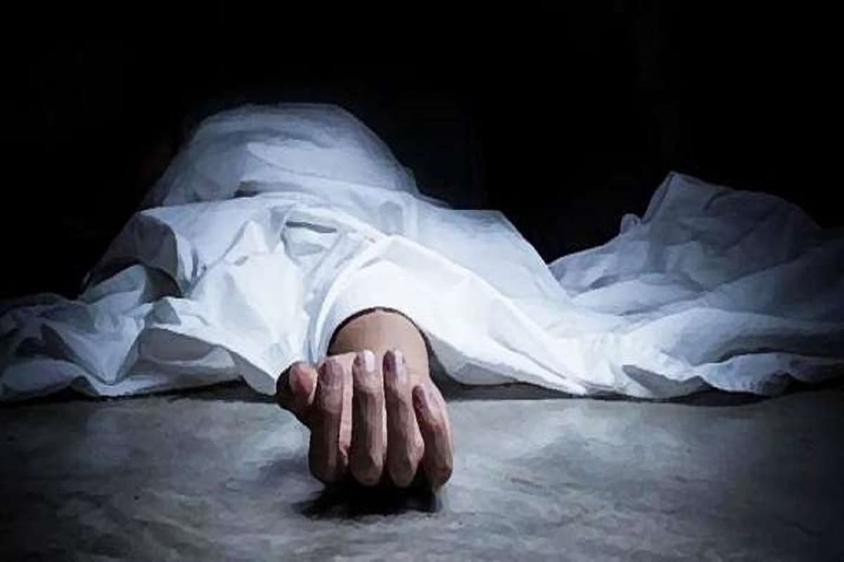 আলমডাঙ্গার মোহাম্মদপুরে ছাদ থেকে পড়ে বৃদ্ধার মৃত্যু