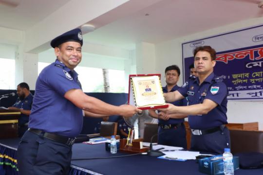 চুয়াডাঙ্গা জেলায় শ্রেষ্ঠ হলেন দর্শনার ওসি লুৎফুল কবীর