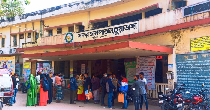 চুয়াডাঙ্গা সদর হাসপাতালে বেড়েছে দালালদের দৌরাত্ম্য, দিশেহারা রোগী ও স্বজনরা