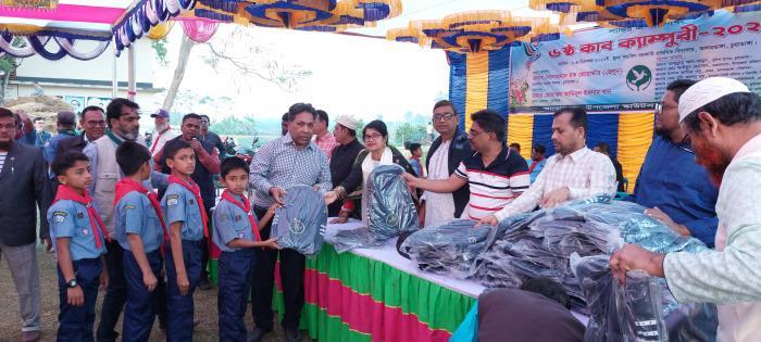 সারা বাংলা ৮৮ উদ্যোগে চুয়াডাঙ্গার আলমডাঙ্গা উপজেলার বণ্ডবিলে ১২০ জন শিক্ষার্থীদের মধ্যে স্কুল ব্যাগ বিতরণ