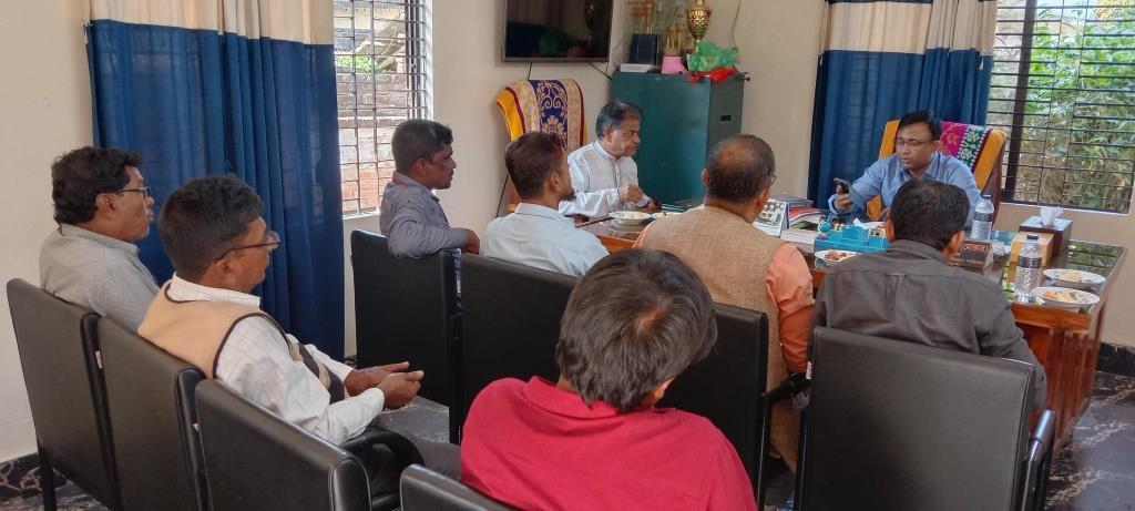আন্দুলবাড়ীয়া ইউনিয়ন পরিষদ পরিদর্শন করলেন ইউএনও রোকনুজ্জামান