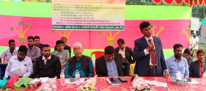 দামুড়হুদায় অসহায় ও বিধবা মহিলাদের মাঝ ছাগল, মুরগী ও গাছের চারা বিতরণ