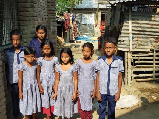 শিক্ষার্থীদের পিটিয়ে করলেন স্কুলছাড়া