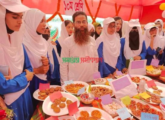 গাংনী সরকারি পাইলট বালিকা বিদ্যালয়ে পিঠা উৎসব