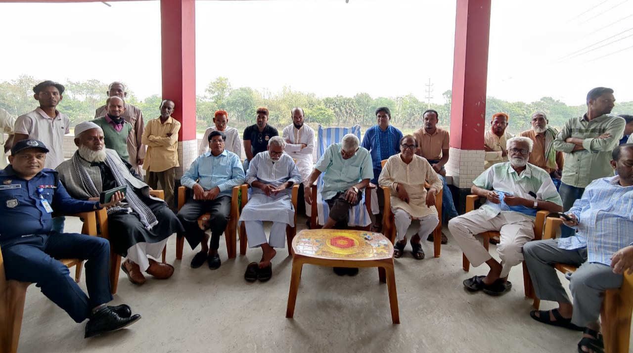 আলমডাঙ্গায় দলীয় নেতা-কর্মীদের সঙ্গে মতবিনিময় কালে এমপি ছেলুন জোয়ার্দ্দার
