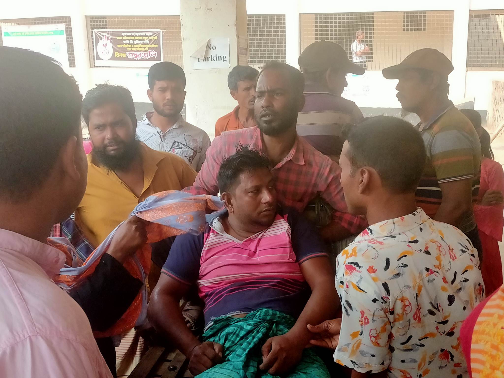 শিয়ালমারী পশুহাটে গরু বিক্রি করতে গিয়ে ত্রিমুখী সংঘর্ষ