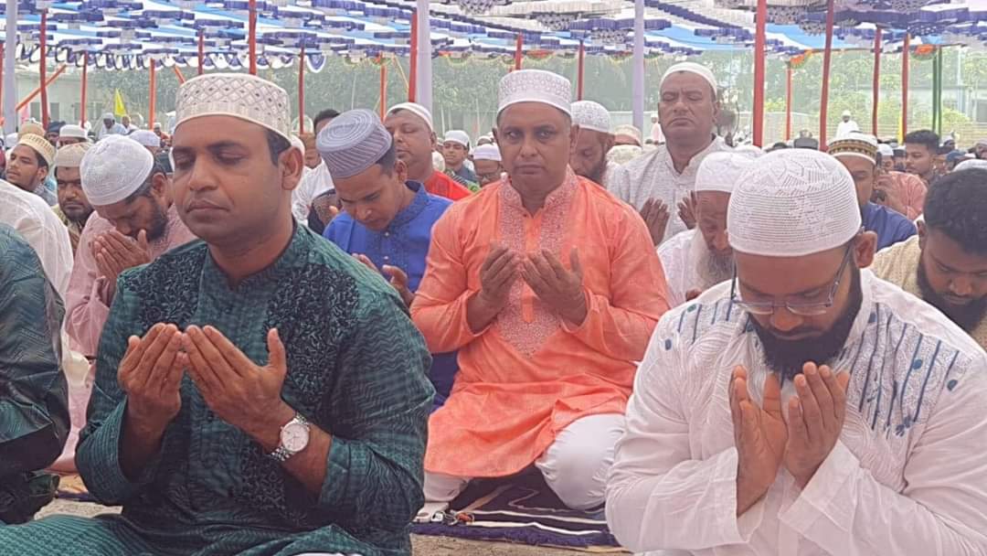 দেশ ও মুসলিম উম্মাহর শান্তি-সমৃদ্ধি কামনায় বিশেষ মোনাজাত