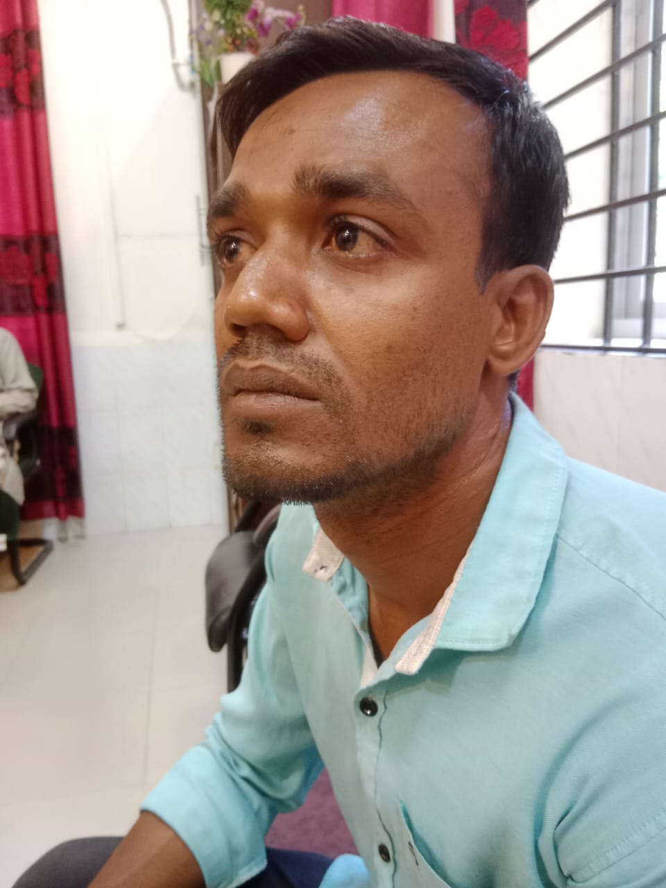 চুয়াডাঙ্গা সদর হাসপাতাল থেকে রোগী ভাগিয়ে নেয়ার সময় আটক