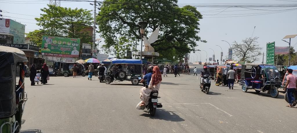 রোজার মাসে আগুন ঝরা গরমে জনজীবনে হাঁসফাঁস অবস্থা