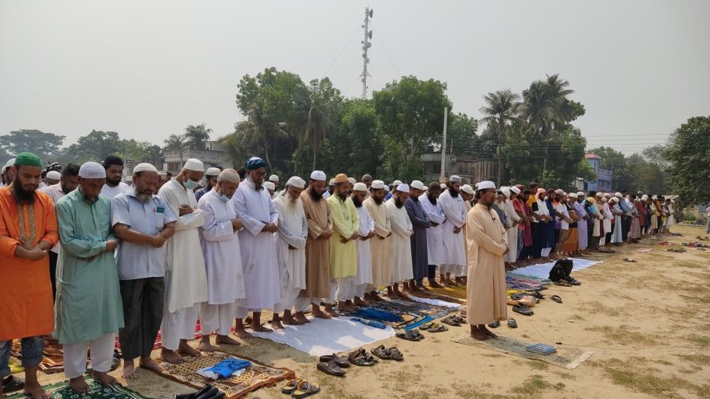 চুয়াডাঙ্গা ও ঝিনাইদহে বৃষ্টির জন্য প্রার্থনা করে ইসতিসকার নামাজ আদায়
