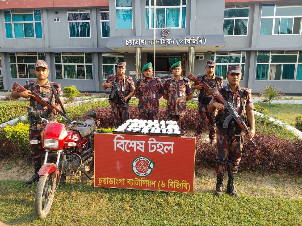 দামুড়হুদা সীমান্তে ১১ কেজি রুপার গহনা উদ্ধার
